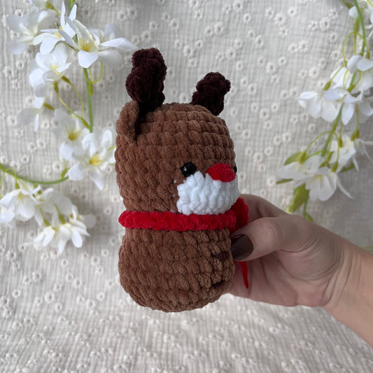Bonhomme de neige renne en crochet avec son écharpe de Noël rouge
