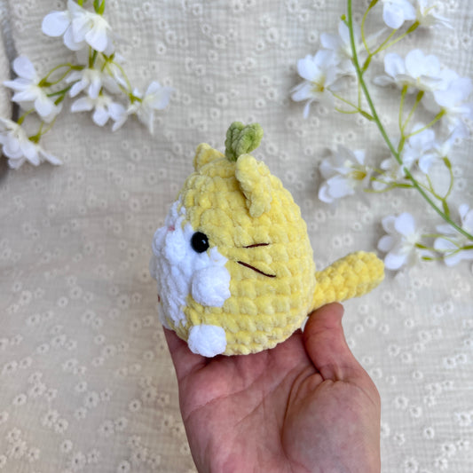 Peluche en crochet chat citron jaune en forme d'oeuf