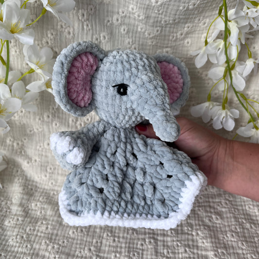 Doudou éléphant en crochet