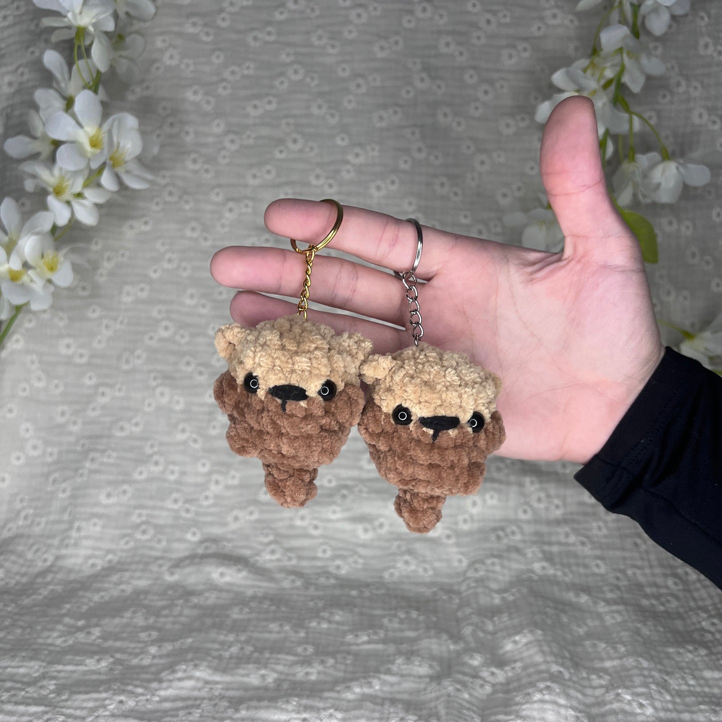 Porte clés argent et or loutre en crochet