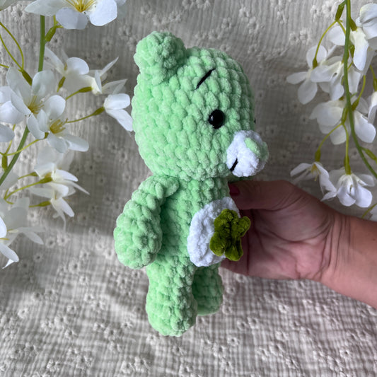 Ourson chanceux vert en crochet