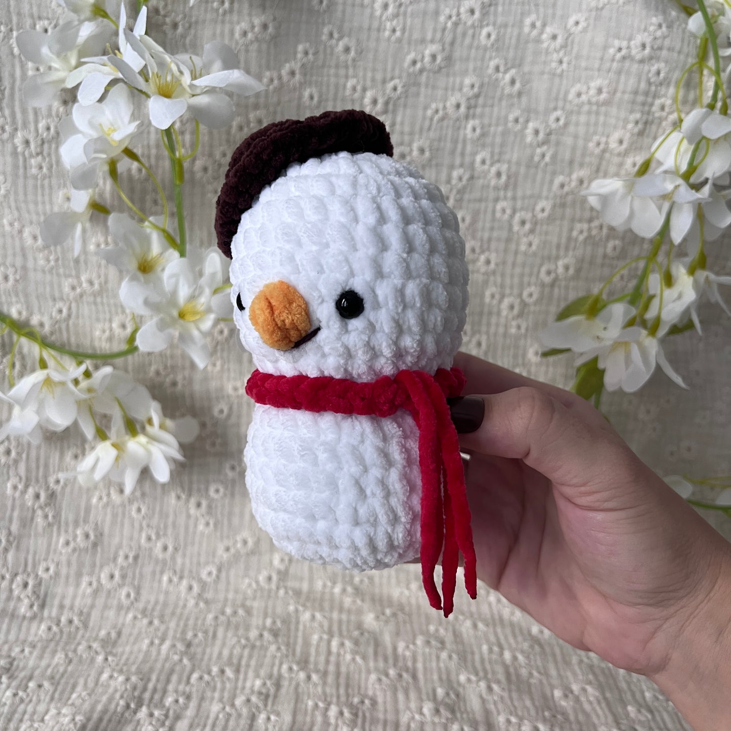 Peluche bonhomme de neige en crochet