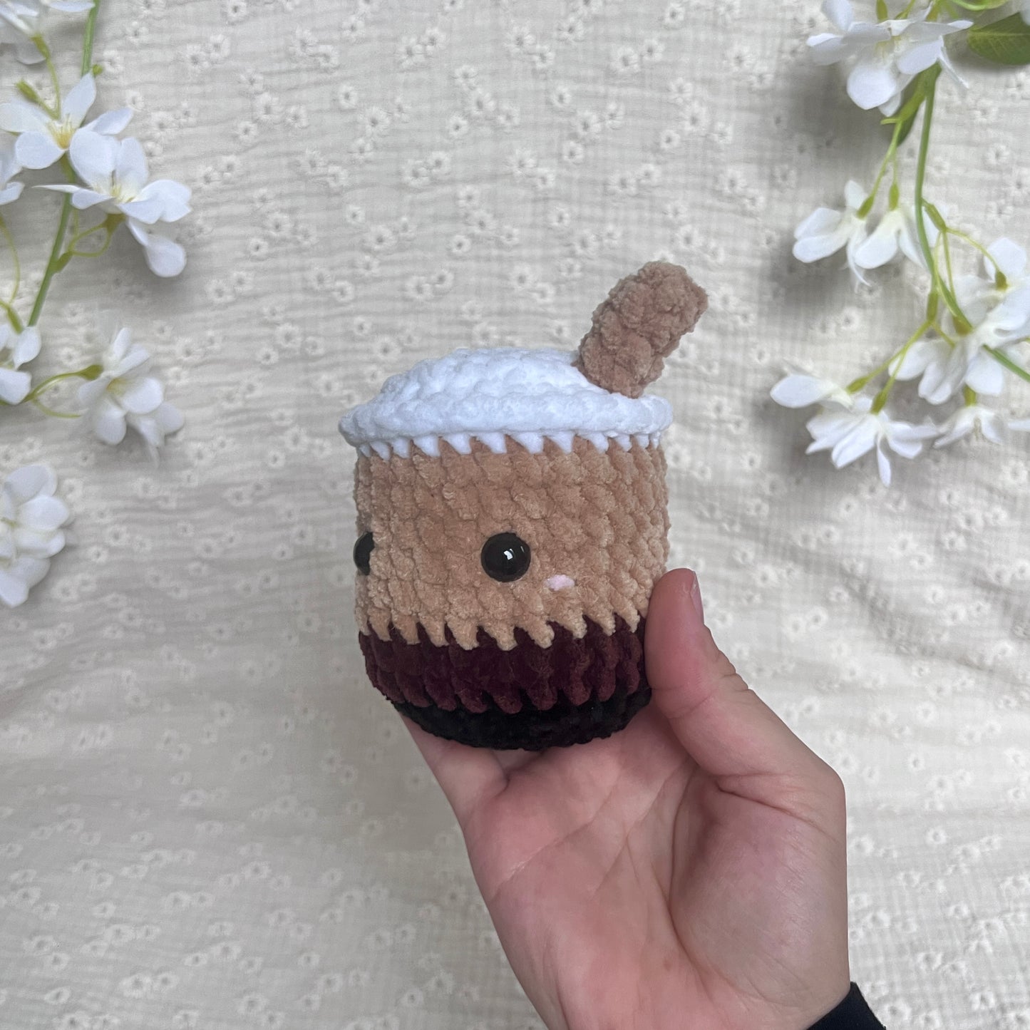 Peluche bubble tea en crochet - Thé noir