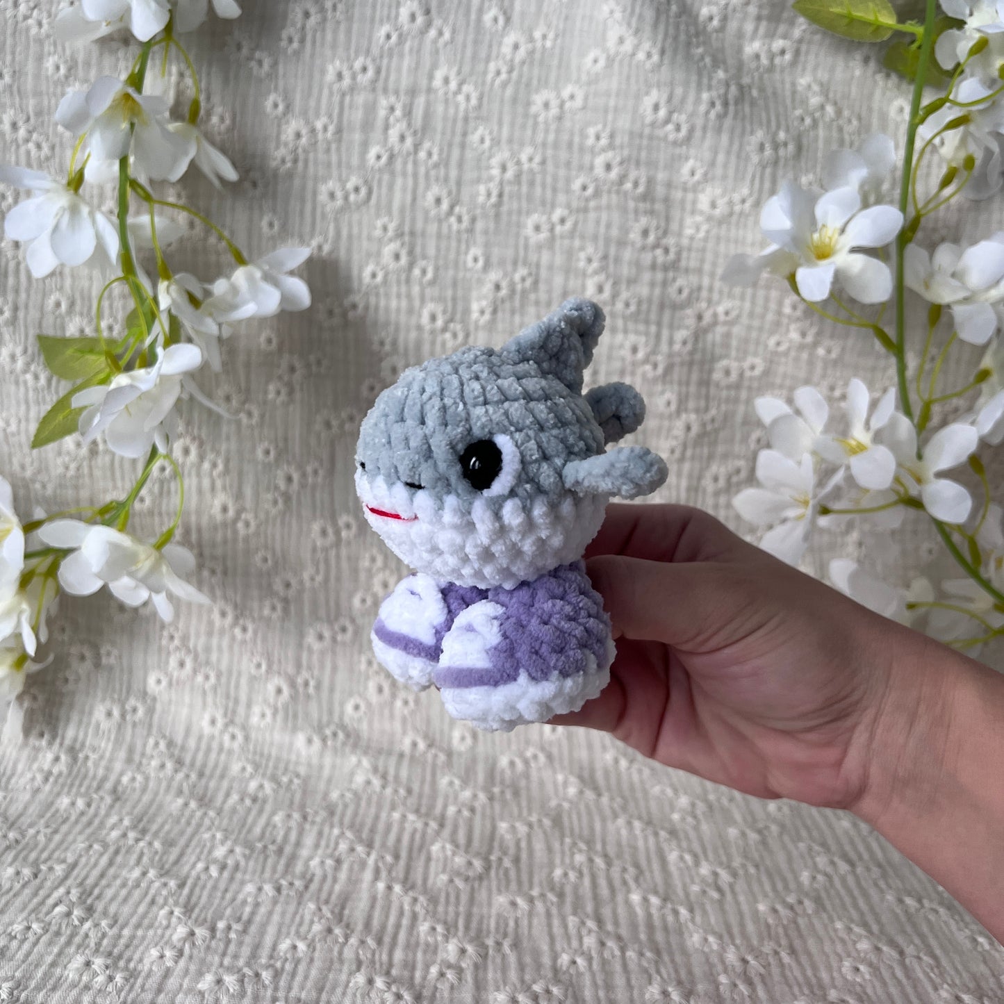 Peluche requin basket en crochet