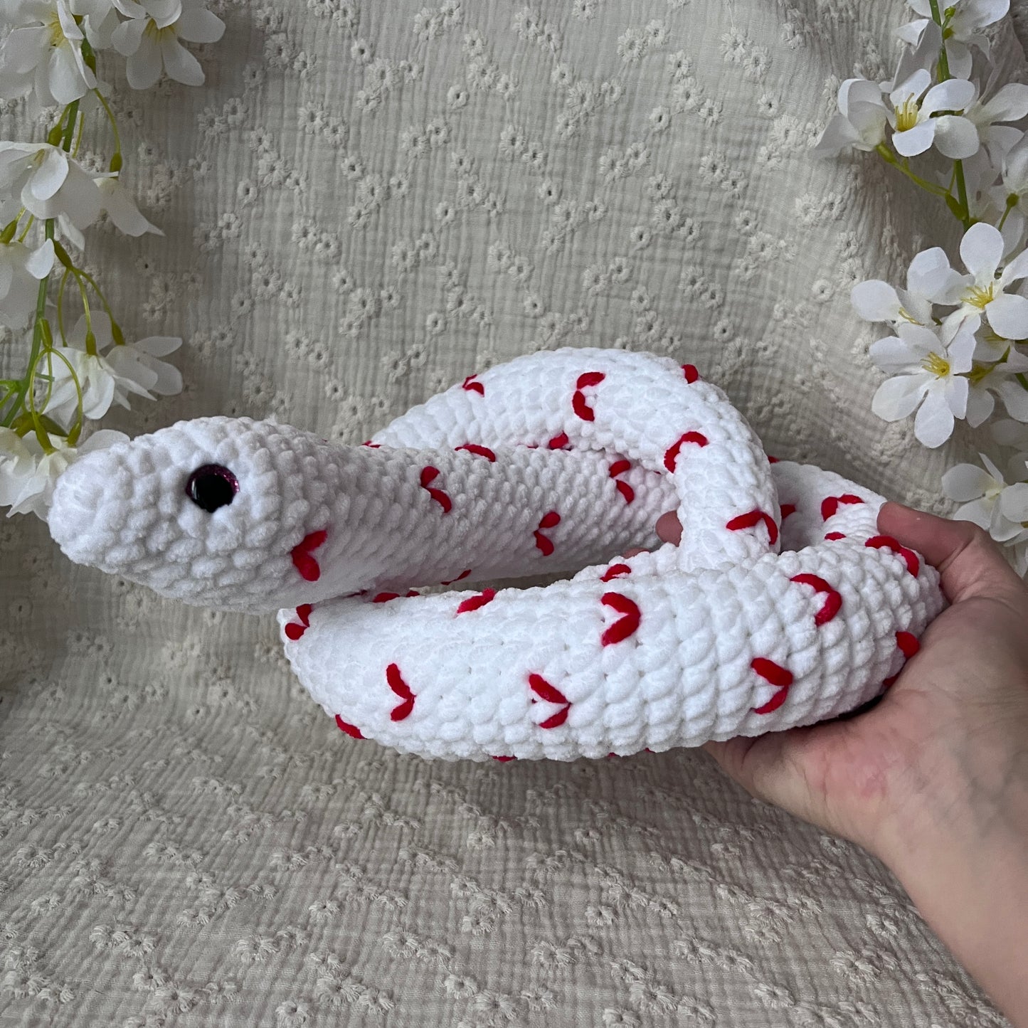 serpent love en crochet avec coeurs