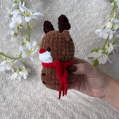 Bonhomme de neige renne en crochet avec son écharpe de Noël rouge