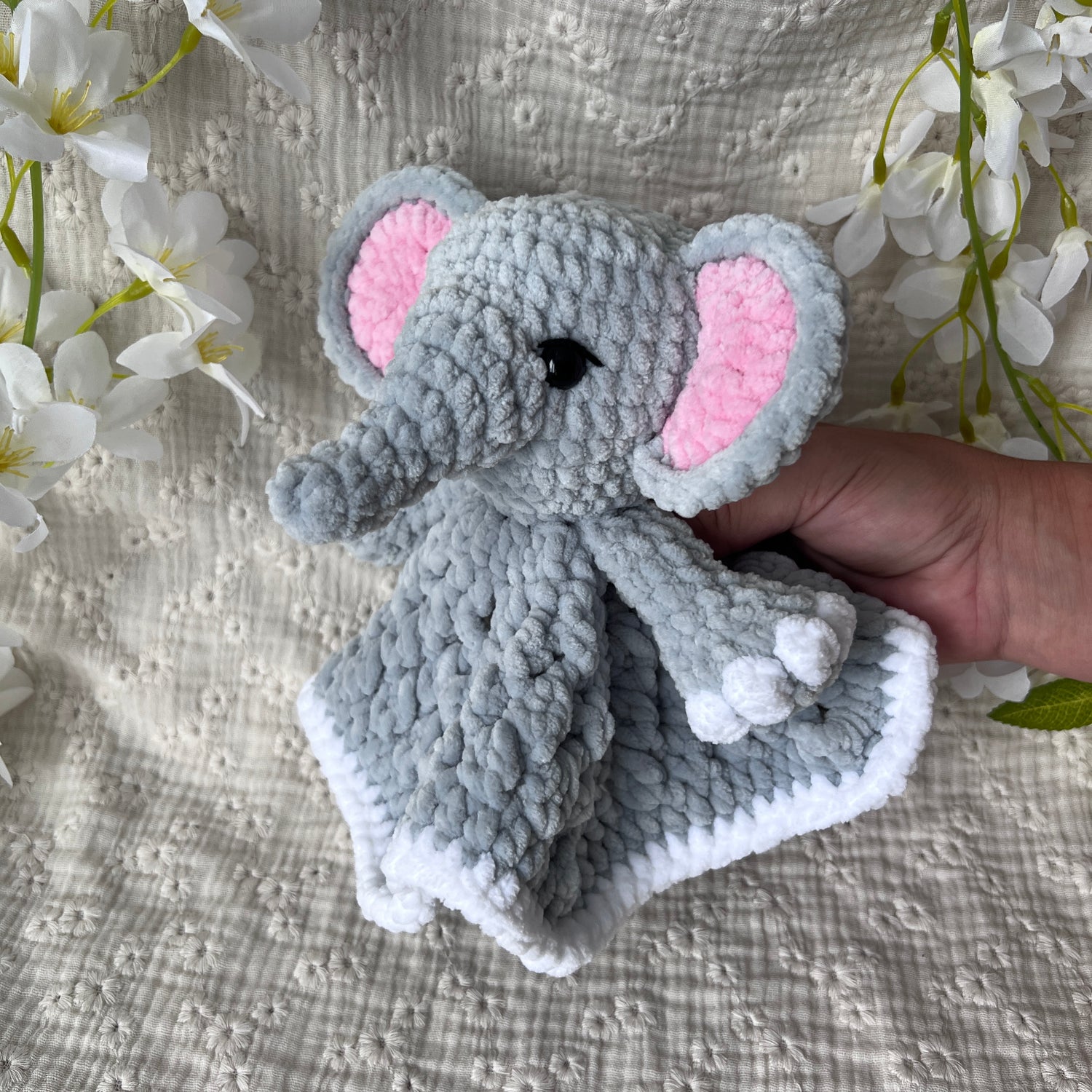 Doudou éléphant en crochet