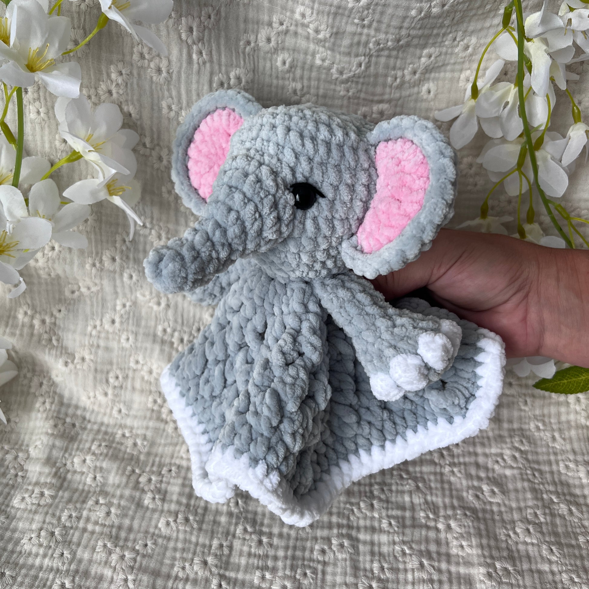 Doudou éléphant en crochet