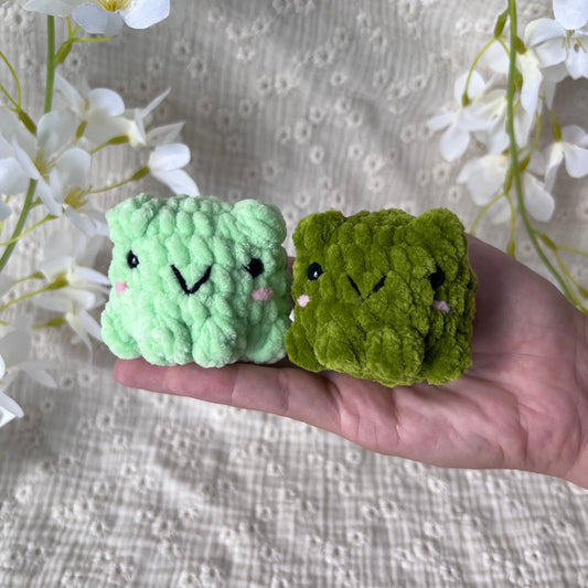 Mini grenouille en crochet