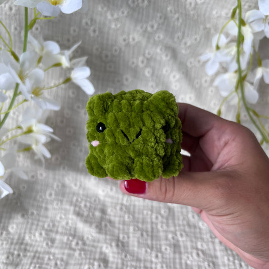 Mini grenouille en crochet