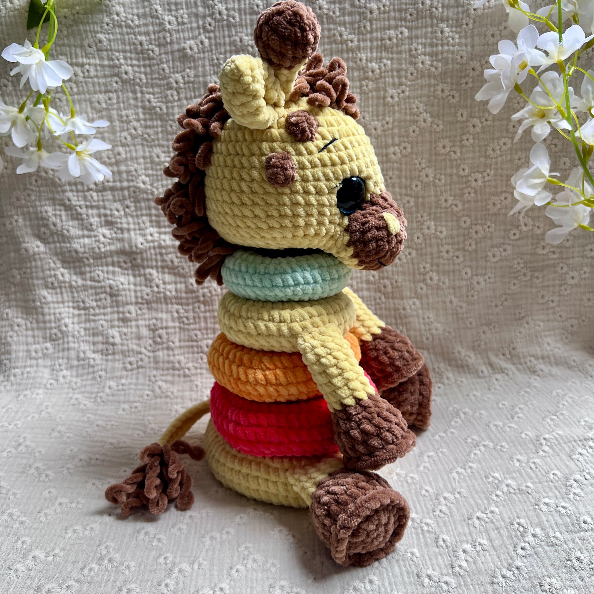 Jouet girafe sensoriel pour bébé jaune, orange, rouge, marron