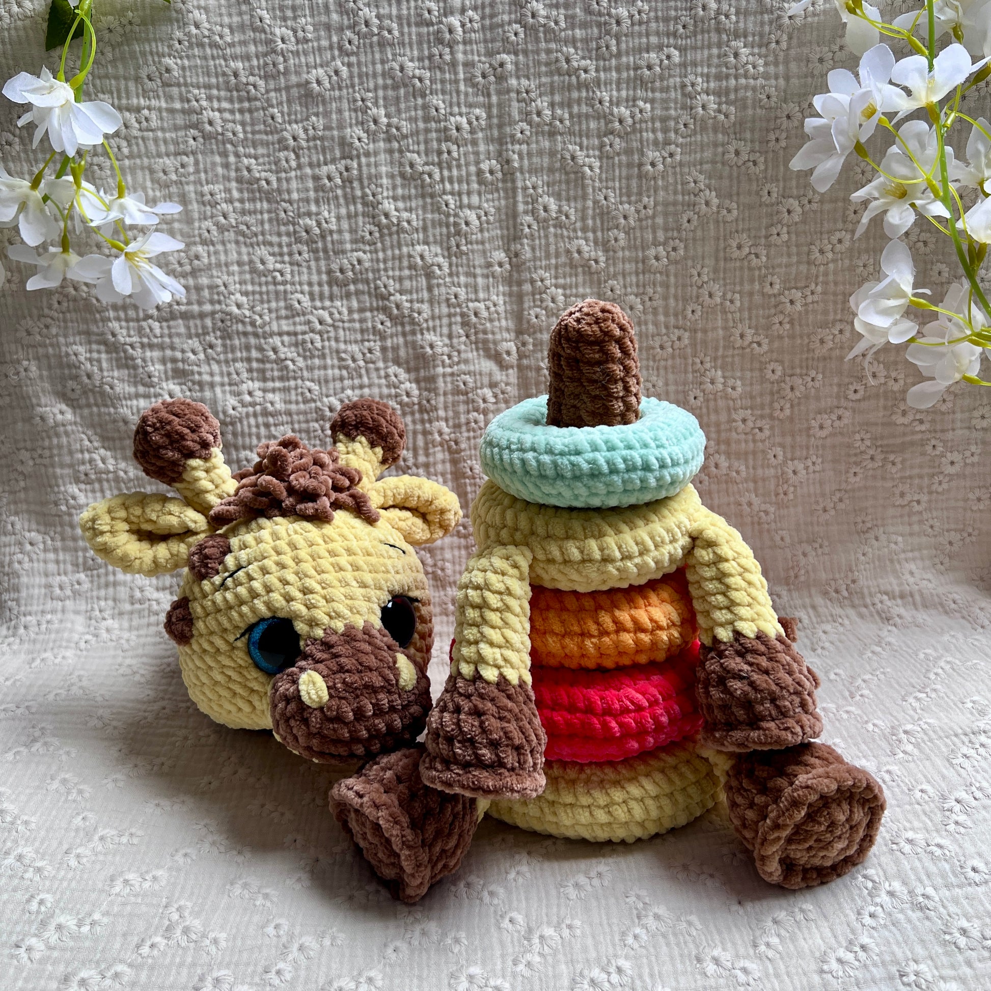 Jouet girafe sensoriel pour bébé jaune, orange, rouge, marron