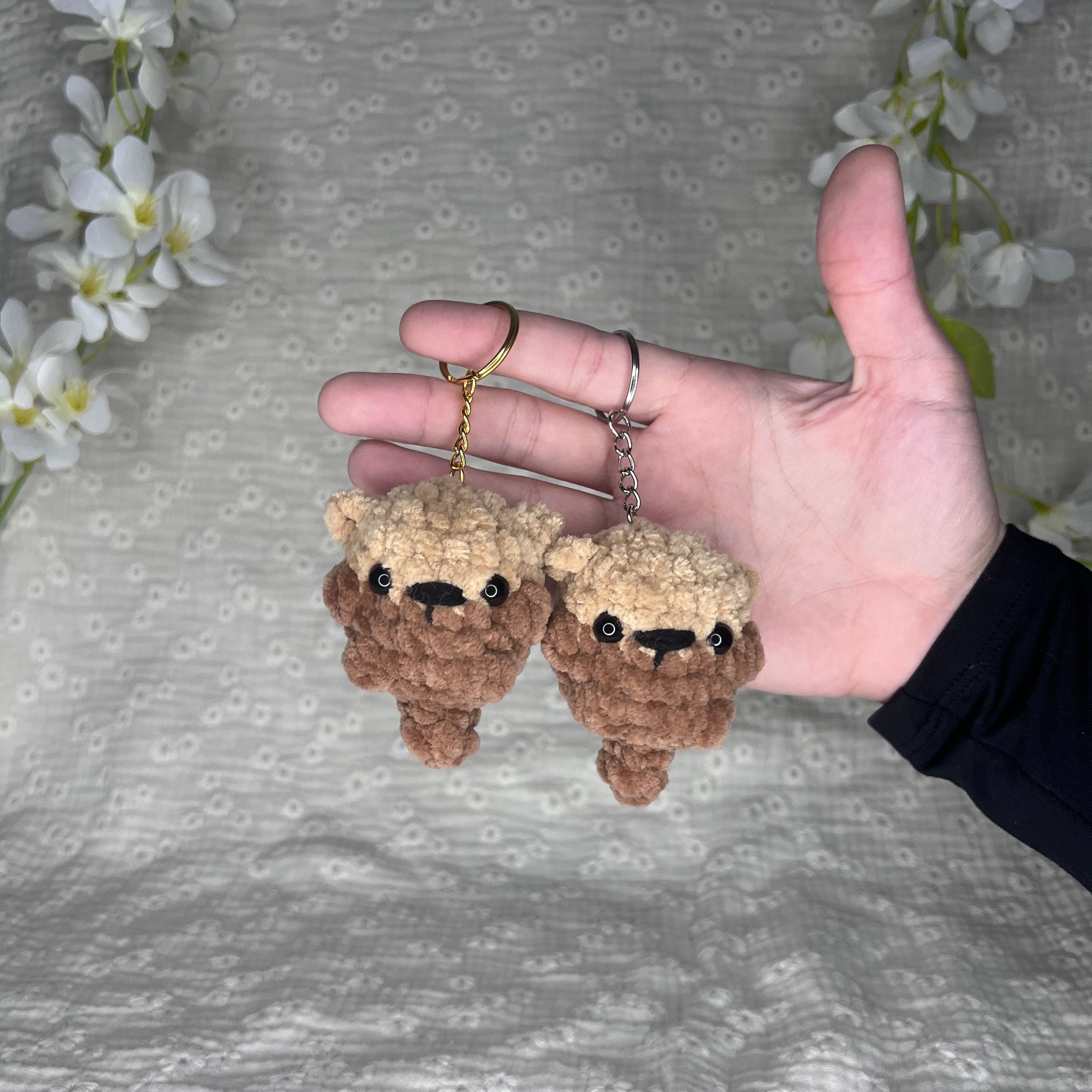 Porte clés argent et or loutre en crochet