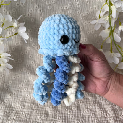 Méduse bleu en crochet 