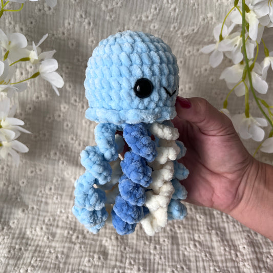 Méduse bleu en crochet 
