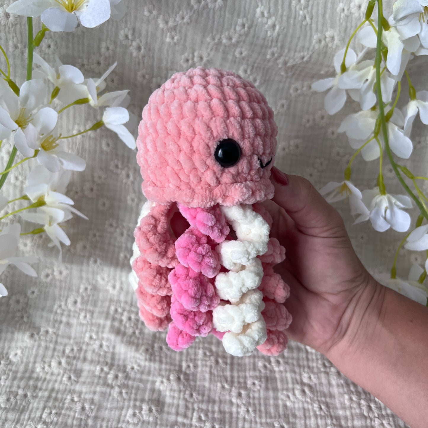 Méduse rose en crochet 