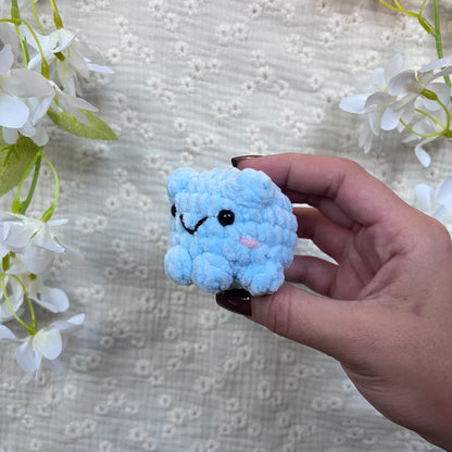 Mini grenouille bleu en crochet