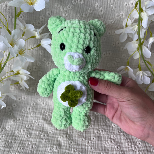 Ourson chanceux vert en crochet