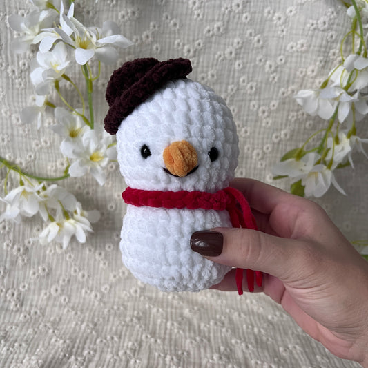 Peluche bonhomme de neige en crochet