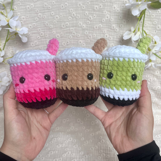 Peluche bubble tea en crochet - Thé noir - Matcha - Fraise