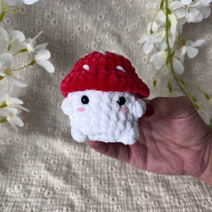 Peluche champignon artisanale en crochet réalisée à la main
