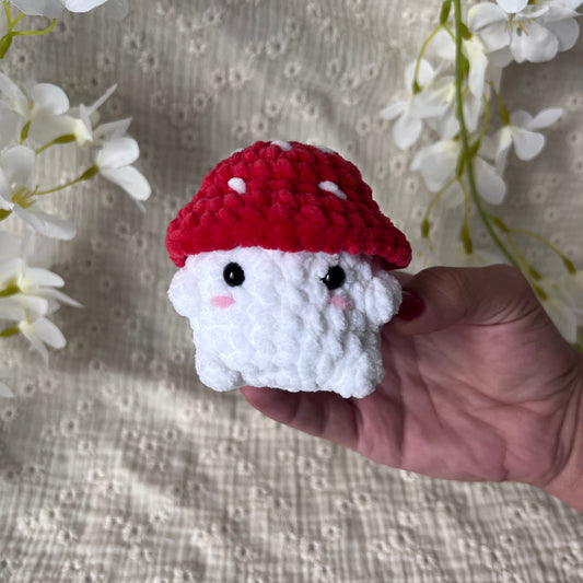 Peluche champignon artisanale en crochet réalisée à la main