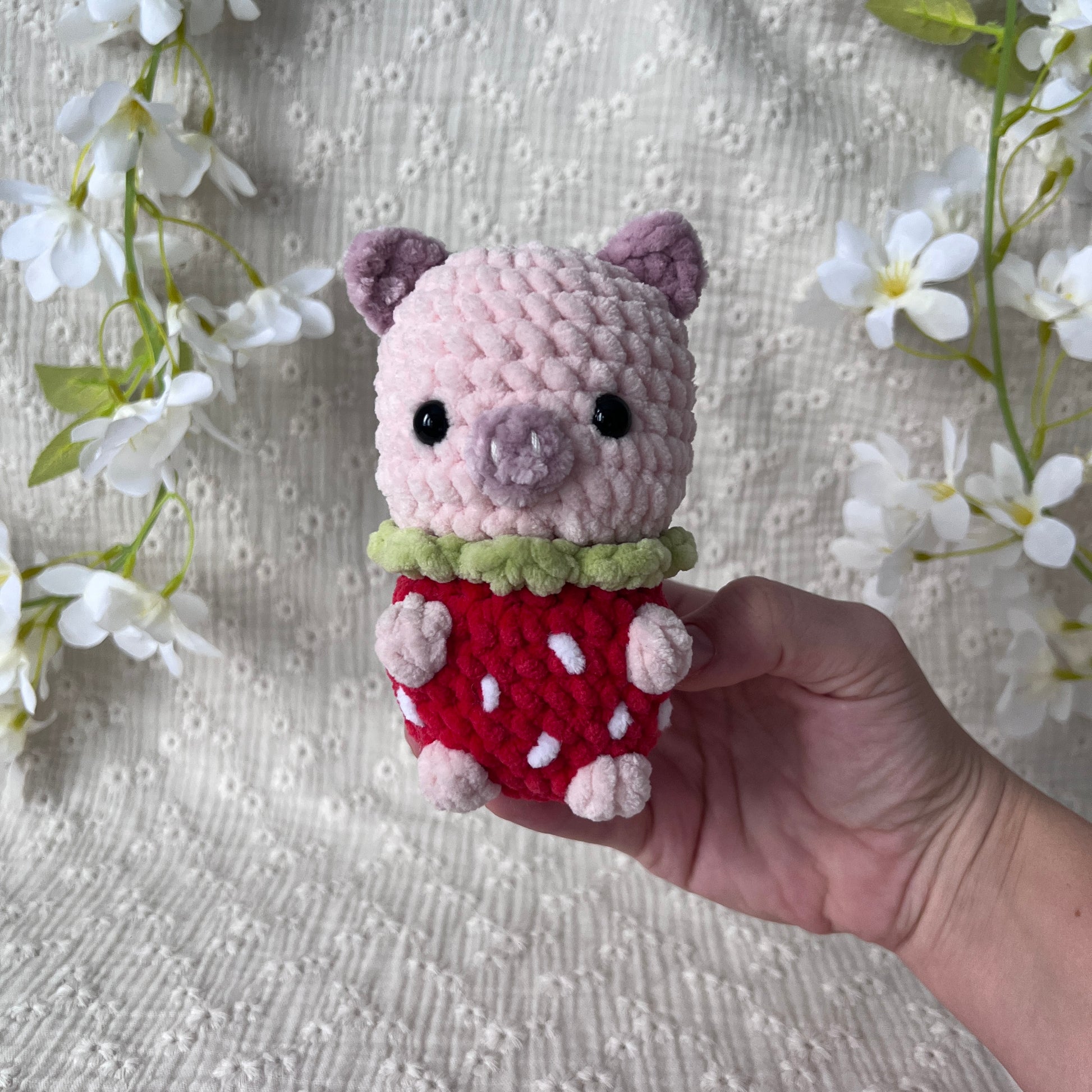 Peluche cochon fraise en crochet