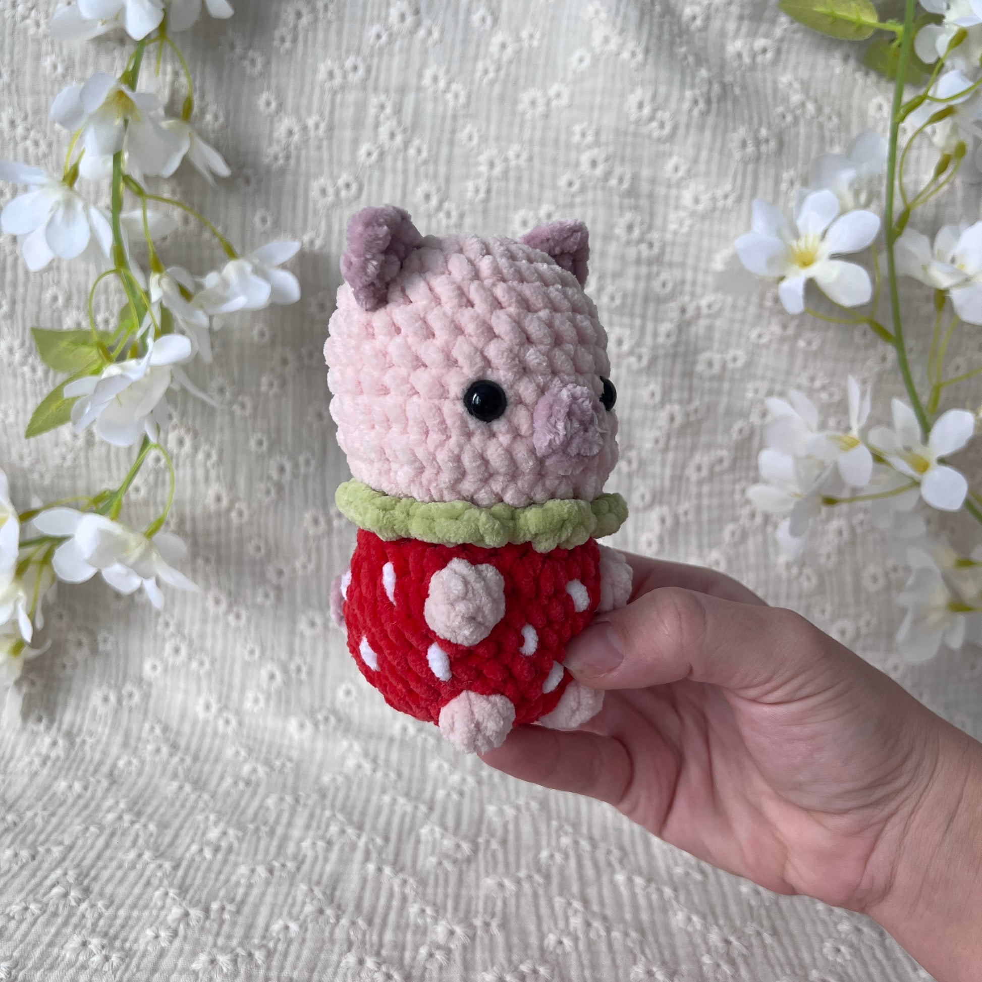 Peluche cochon fraise en crochet