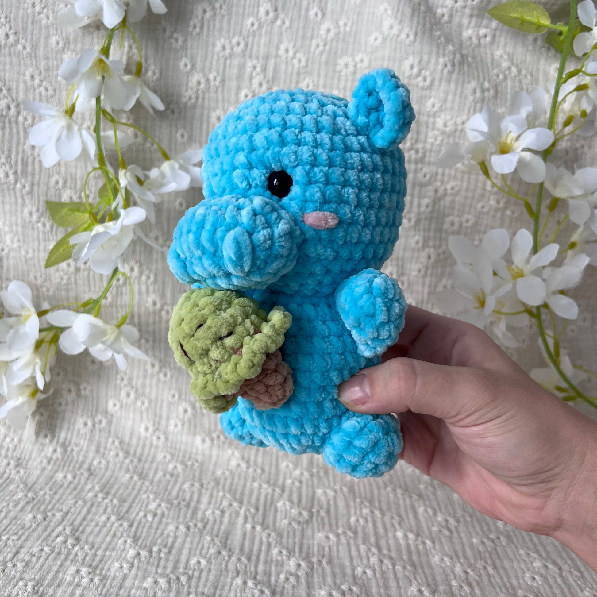Peluche hippopotame avec sa glace en crochet