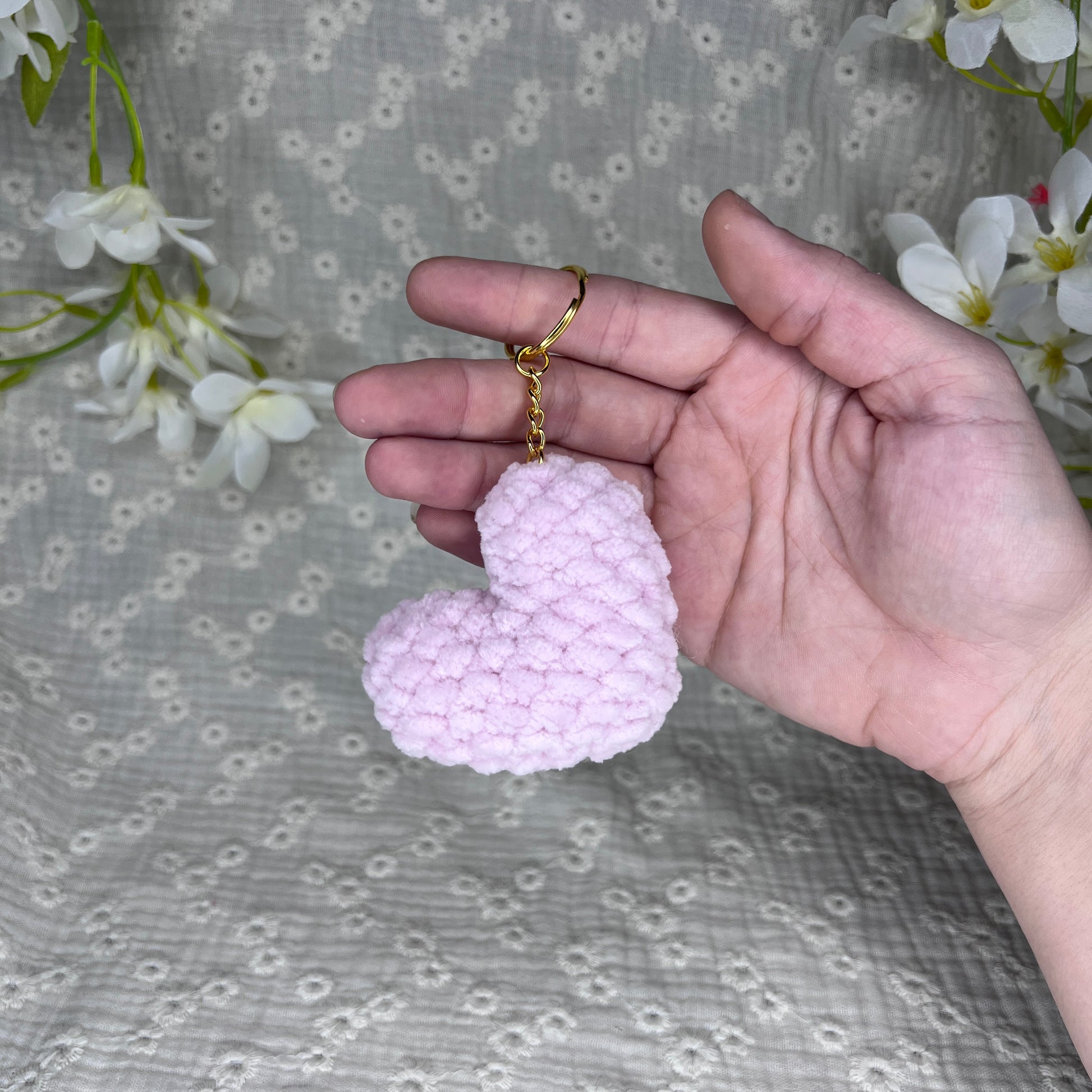 Porte-clés coeur rose clair en crochet