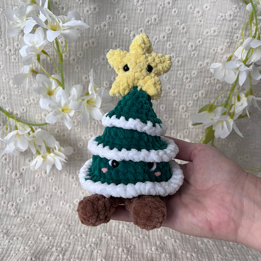 Sapin de Noël vert et blanc en crochet avec son étoile jaune