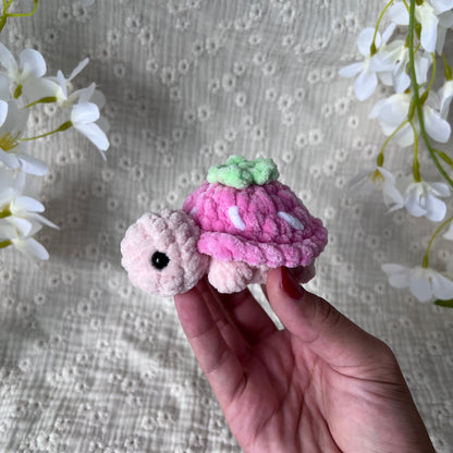 Tortue fraise en crochet