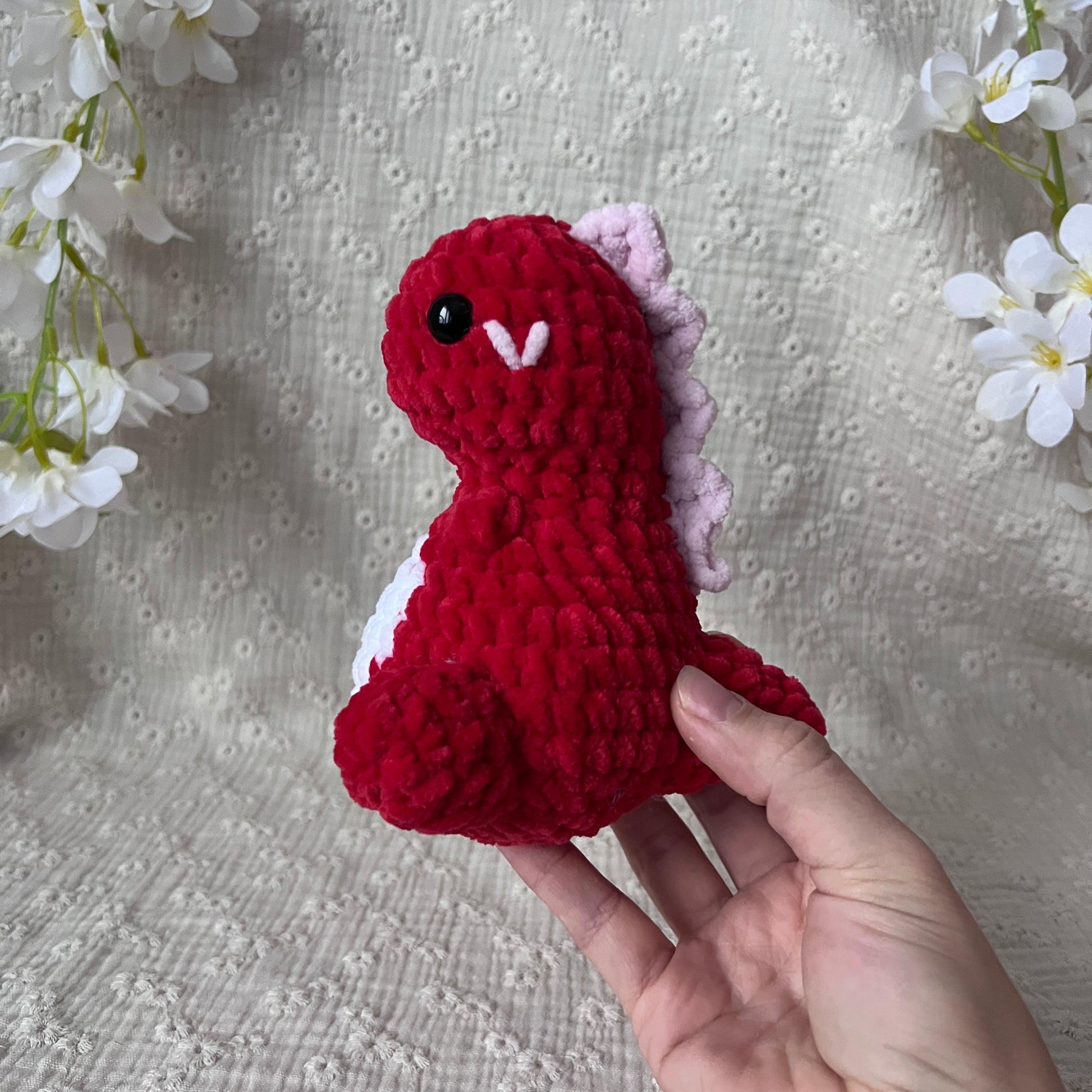 dinosaures en crochet rouge amoureux 