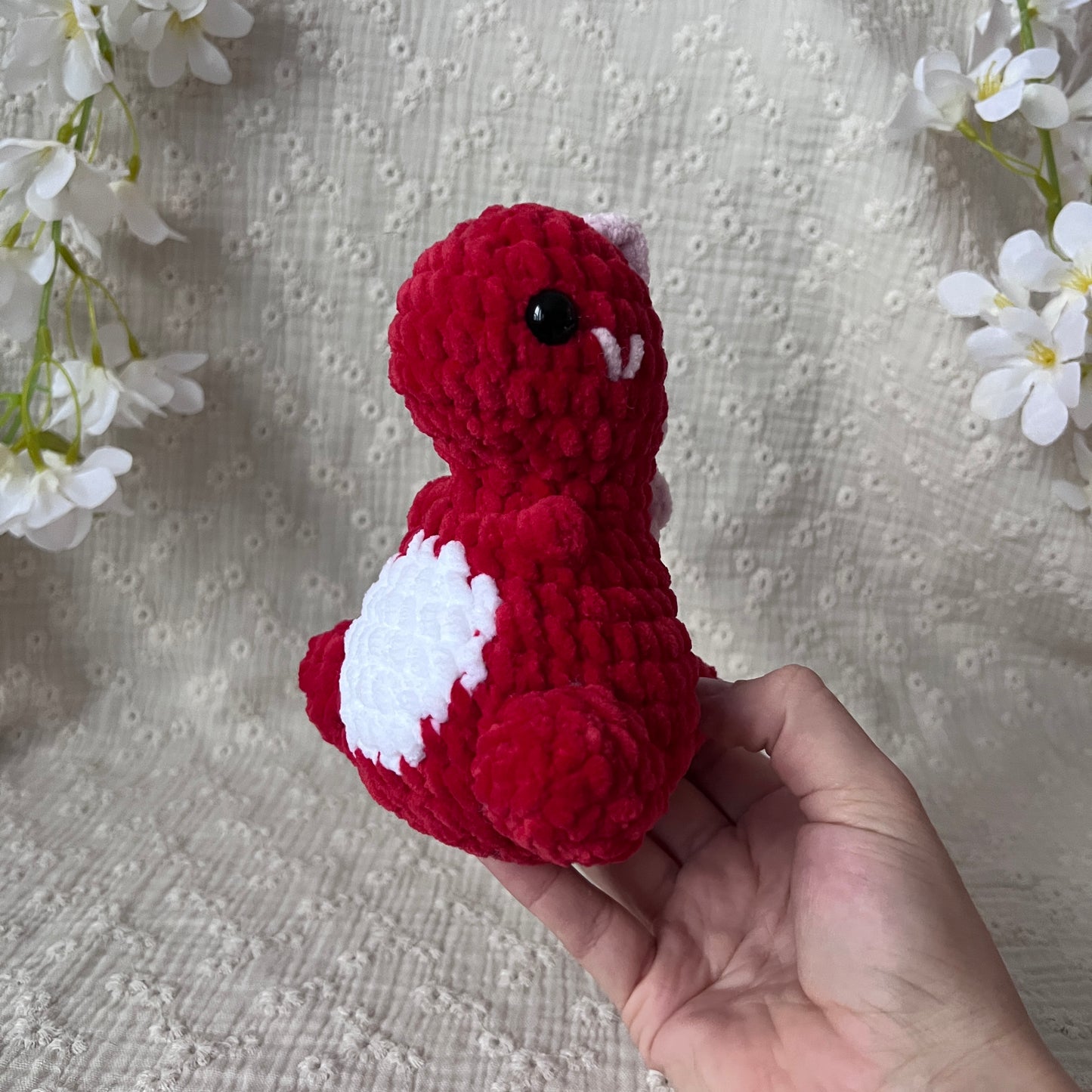 dinosaures en crochet rouge amoureux 