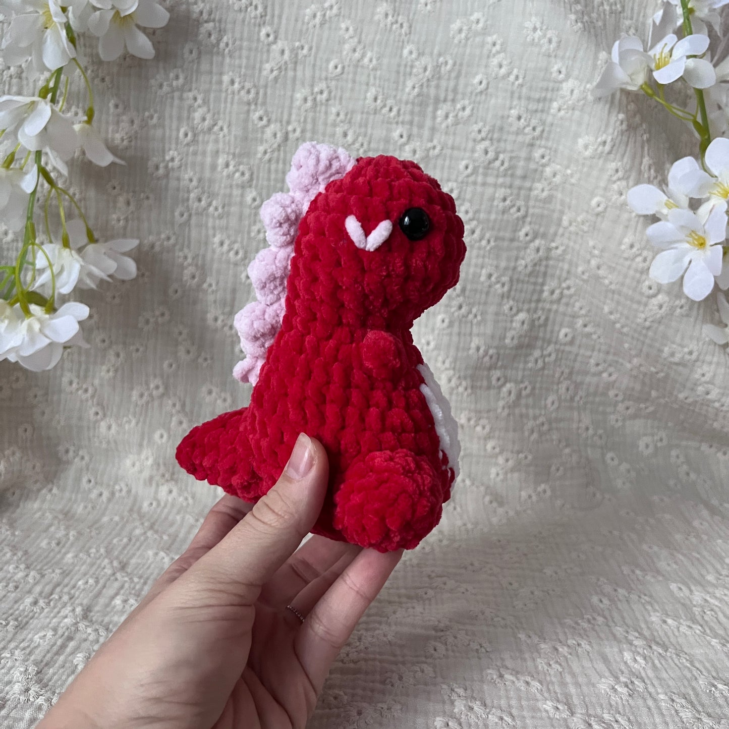 dinosaures en crochet rouge amoureux 