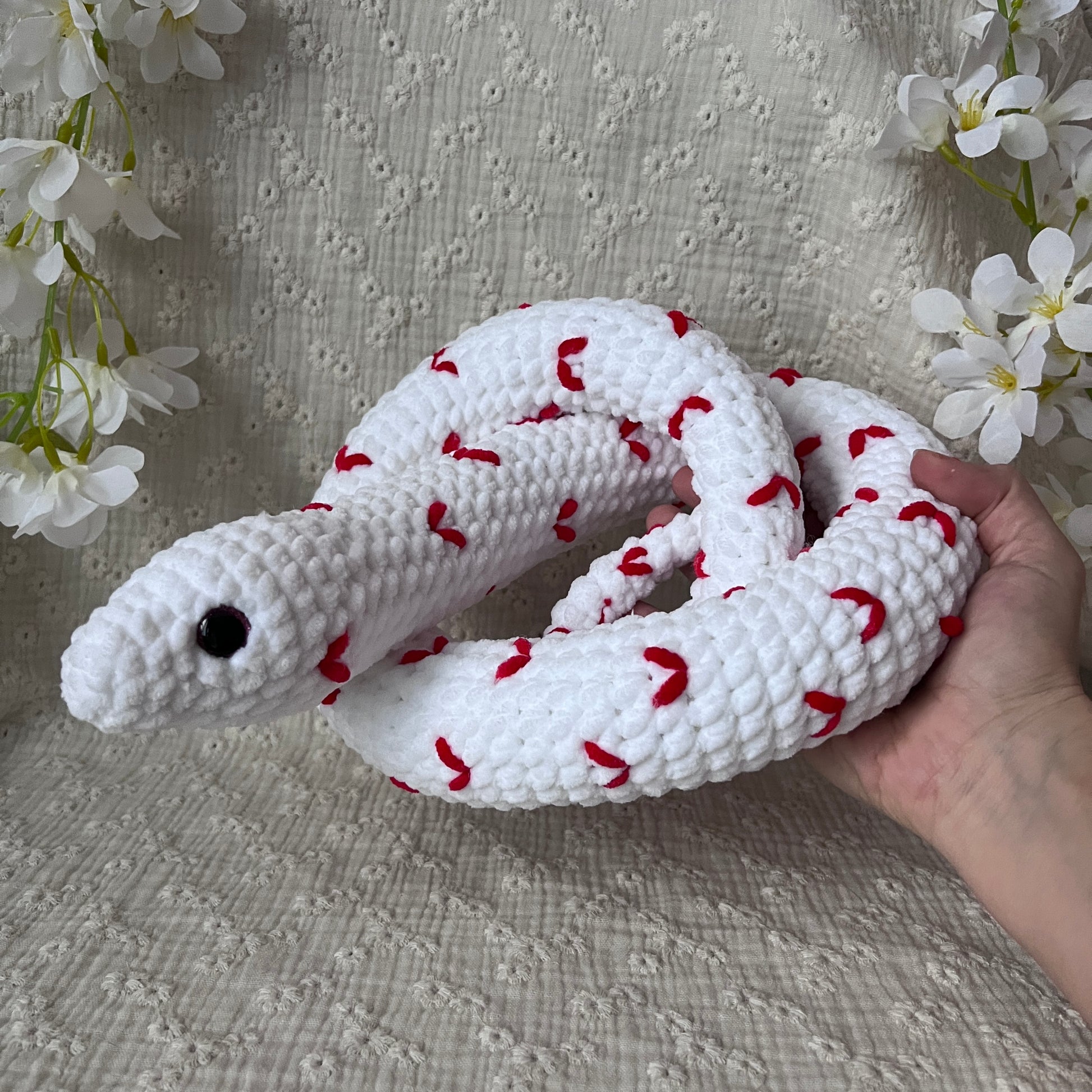 serpent love en crochet avec coeurs