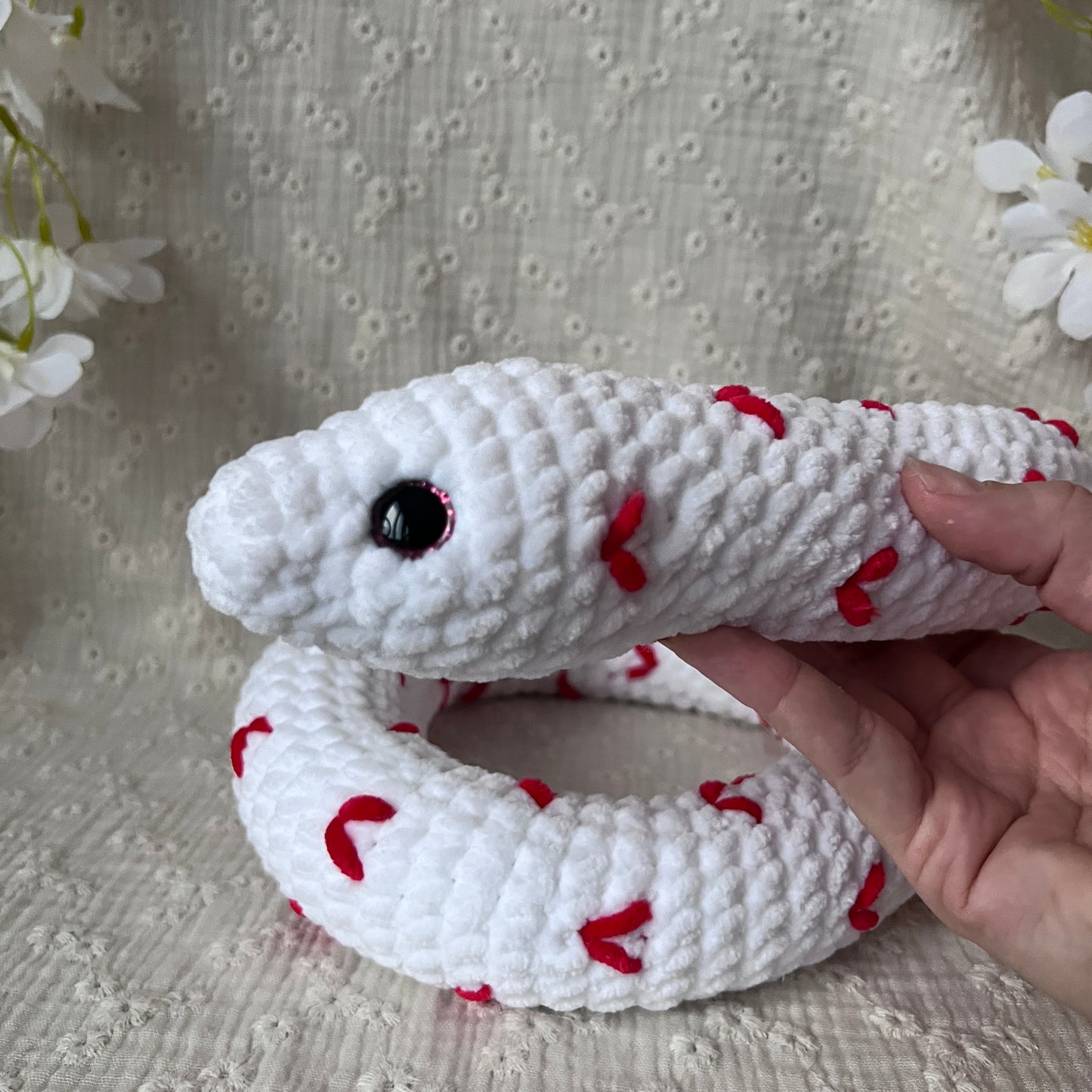 serpent love en crochet avec coeurs