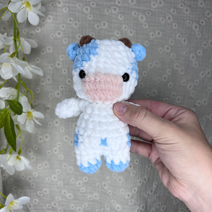 vachette en crochet blanche et bleue