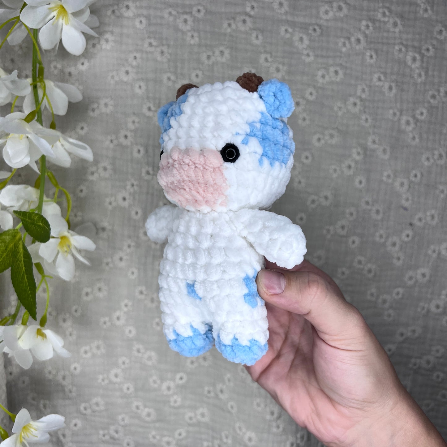 vachette en crochet blanche et bleue